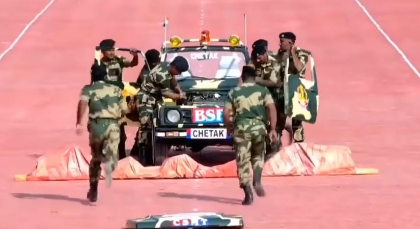 Bámulatos gyorsasággal kapják szét és szerelik össze autójukat az indiai katonák
