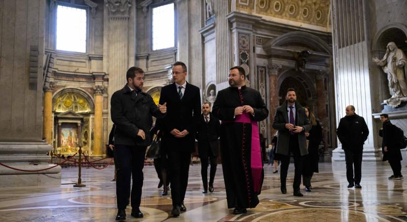 Vatikánba utazott Szijjártó Péter – FRISSÍTVE