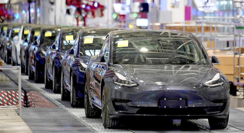 Piaczárás után jön a Tesla reportja – Kihúzhatja a csávából?