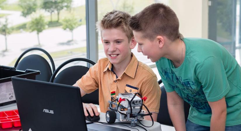 Könyvtári robotóra és Robotépítők foglalkozás is lesz Kecskeméten