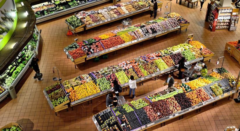 Kilőttek a bérek az élelmiszerláncoknál: sokan akarnak bolti eladók lenni