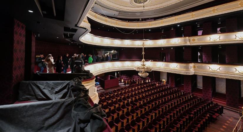 Kötelező lehet Romániában színházba járni a diákoknak