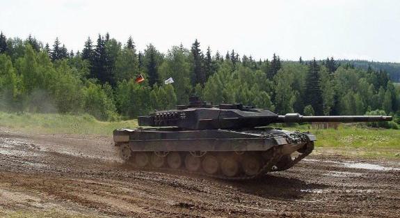 Így reagált a Kreml a Leopard 2 és Abrams harckocsik „érkezésére”