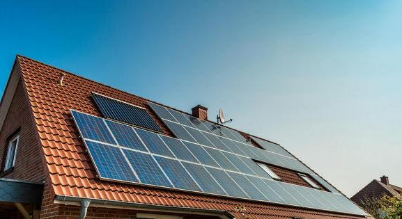 Újra bővülhet Magyarországon is a napelemek telepítése, nagyszabású hálózatfejlesztés indul
