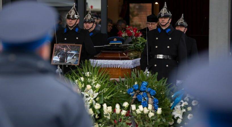 Katonai tiszteletadás mellett elbúcsúztatták Baumann Péter posztumusz rendőr főhadnagyot