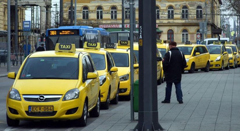 Marad a taxizás hatósági díjszabása