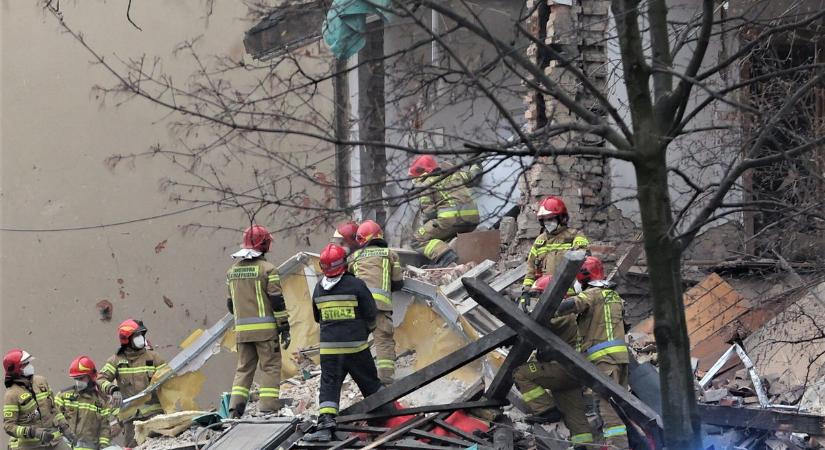 Gázrobbanás Katowicében, összedőlt egy négyszintes lakóház  galéria