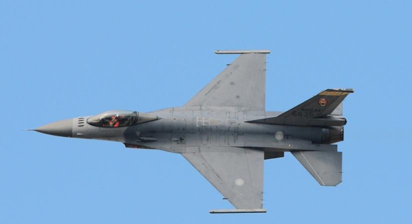 Az ukrán védelmi tanács vezetője szerint Ukrajna F-16-os vadászgépeket kaphat