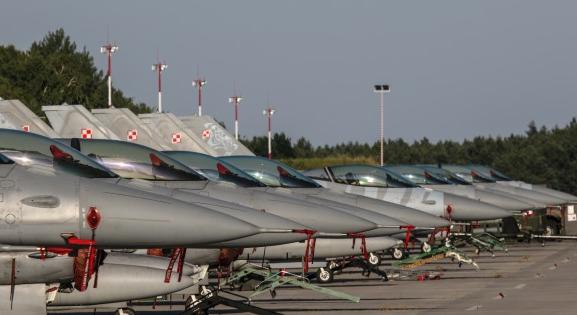 Jön a totális háború? F16-osokat kaphat Ukrajna