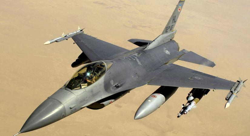 Ukrán védelmi vezető: Ukrajna F-16-os vadászgépeket kaphat