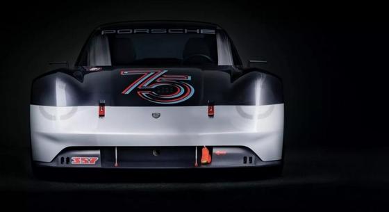 500 lóerős szívómotor a szíve az első Porsche 75. születésnapjára érkezett újdonságnak