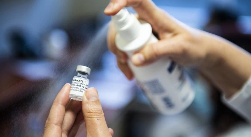 Végre: Indiában engedélyezték a koronavírus elleni vakcina orrspray változatát