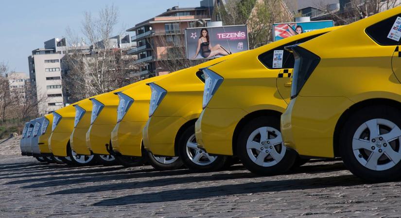 Februártól a lezárt szakaszokra engedély nélkül behajtó taxikat is büntetik Erzsébetvárosban