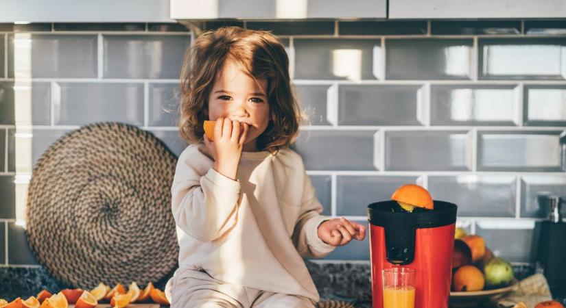 Igazi vitaminbomba: így készítsd el gyermekednek házilag a kedvenc italát