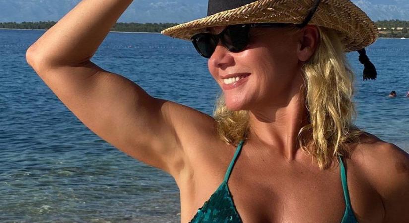 Elképesztőn néz ki bikiniben az 53 éves Barta Sylvia - képek