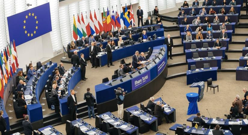 Az Európai Bizottság milliókat fizetett a brüsszeli korrupciós botrányában érintett NGO-nak