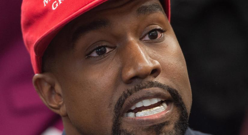 Kanye West az utcán őrjöngött, többekre rátámadt - videó