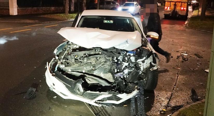 Összeütközött két autó Szombathelyen szombaton este