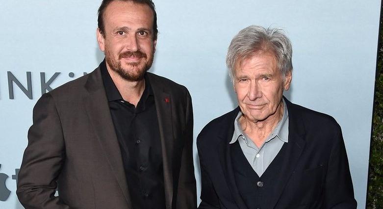 A 80 éves Harrison Ford csinált egy sorozatot az Így jártam anyátokkal sztárjával