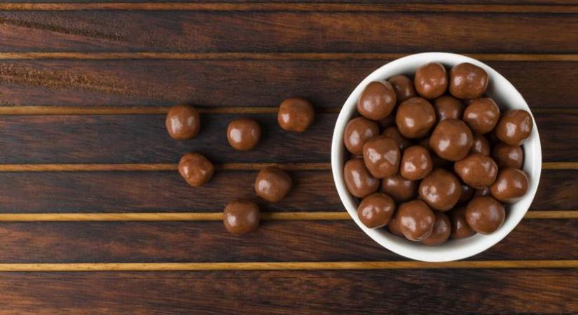 3 hozzávalós csokigolyók sütés nélkül: pillanatok alatt elfogynak a tálról