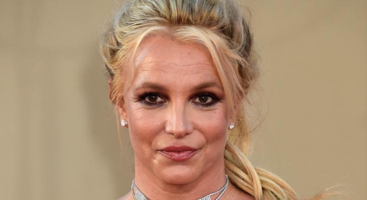Kiakadt Britney Spears a rajongóira, amiért ráhívták a rendőrséget