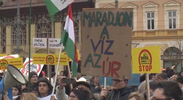 Baloldal, külföldi kampány – Dömötör Csaba szerint ők nem akarják, hogy Magyarországon akkumulátorgyár épüljön