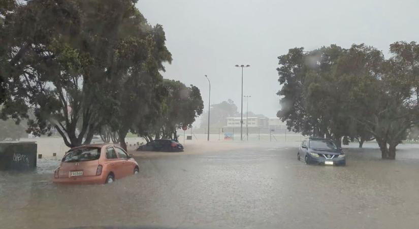 Kevesebb mint egy nap alatt majdnem annyi eső esett, mint egész nyáron Új-Zélandon  videó