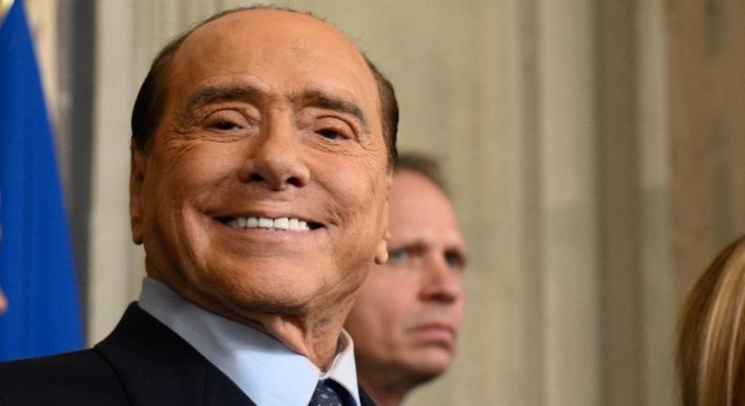 Kiderül, betartja-e az ígéretét: egy busznyi prostituáltat ígért Berlusconi, ha csapata megveri a Milant vagy a Juventust