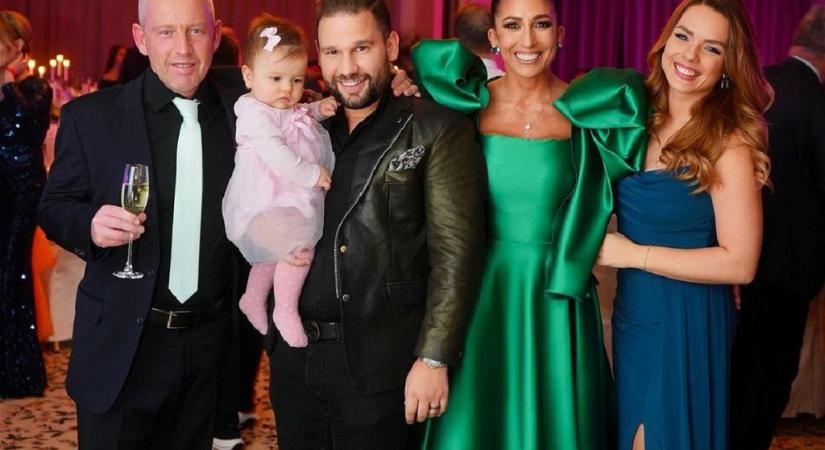 Rendkívül vonzó és elegáns ruhában jelent meg Schobert Lara