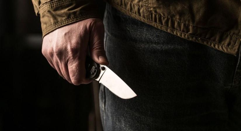 Késsel támadt vitapartneré egy férfi Füzesgyarmaton