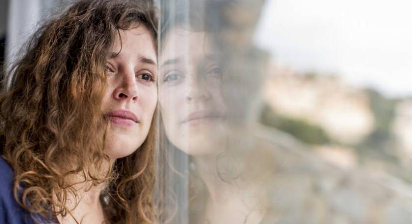 „Nagyon jó vagyok már abban, hogy napi két pánikrohamot letudva is teljesítsek” - A mentális betegségek stigmatizációja – 1. rész: Az érintettek szemével