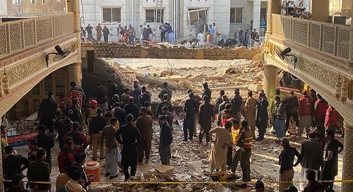 Öngyilkos merénylő ölt meg legalább 28 embert egy pakisztáni mecsetben