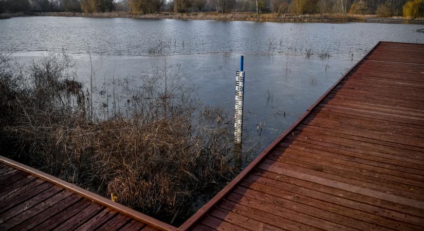 Megmenekült egy tó Magyarországon: fotókon az örömteli látvány