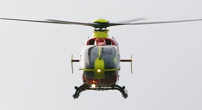 Helikopterrel mentették ki az iszapba ragadt férfit
