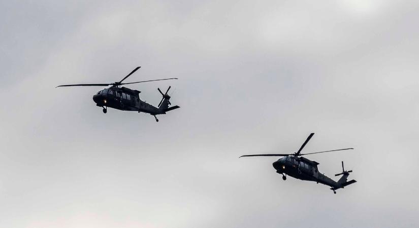VIDEÓ: BlackHawk típusú helikopterek gyakorlatoznak Pozsony felett