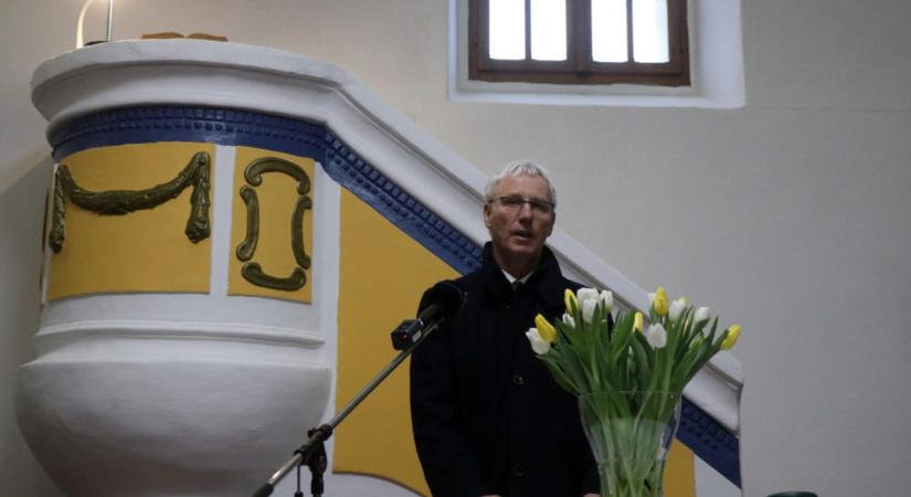 Soltész Miklós: A kormány támogatja a méltó búcsúztatást is