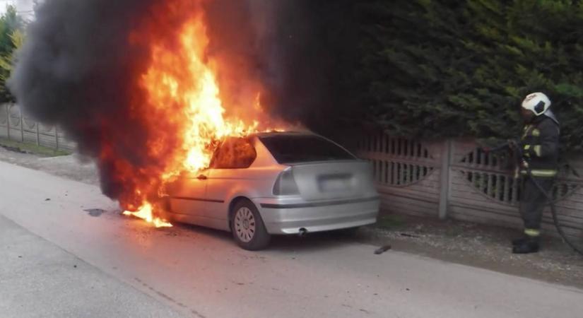 Szénné égett egy BMW Szigetszentmiklóson