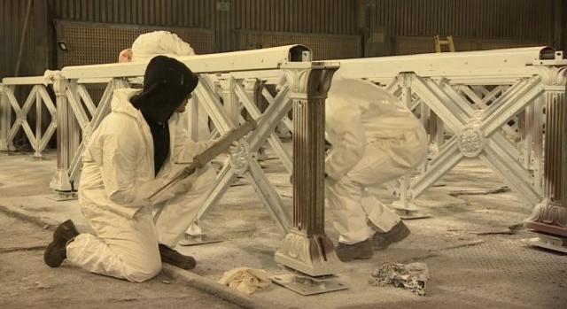 Videó: már festik a Lánchíd járdakorlátját – így fog kinézni