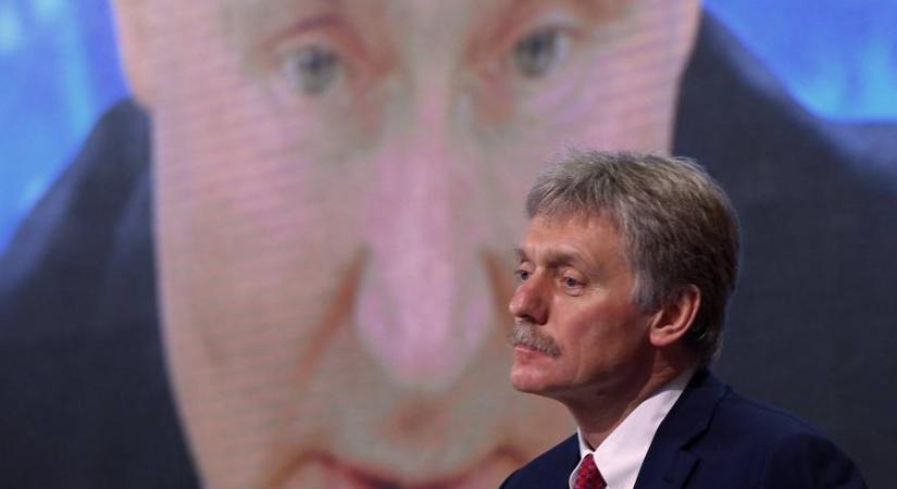 A Kreml „hazugságnak” nevezte, hogy Putyin rakétacsapással fenyegette volna Boris Johnsont