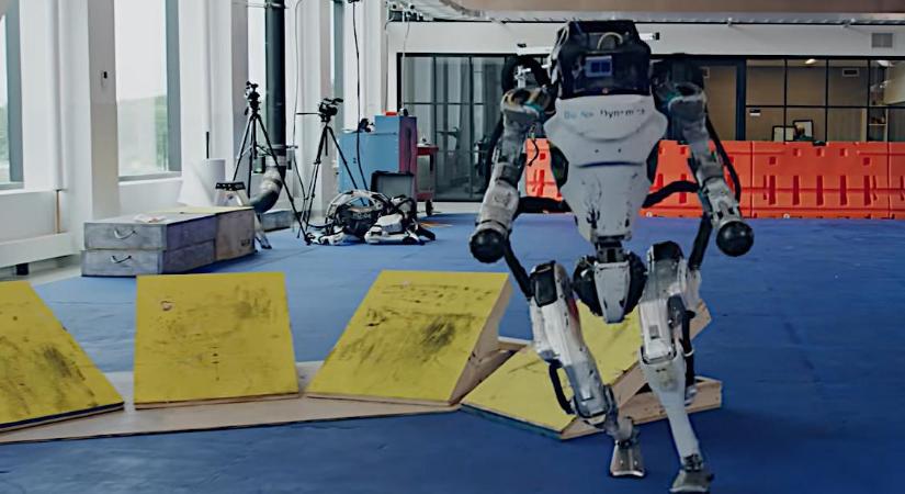 Atlas, a pancser: ilyen, amikor egy robotnak rossz napja van - videó