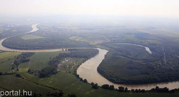 A Tisza-tó térségében tetőzik az árhullám