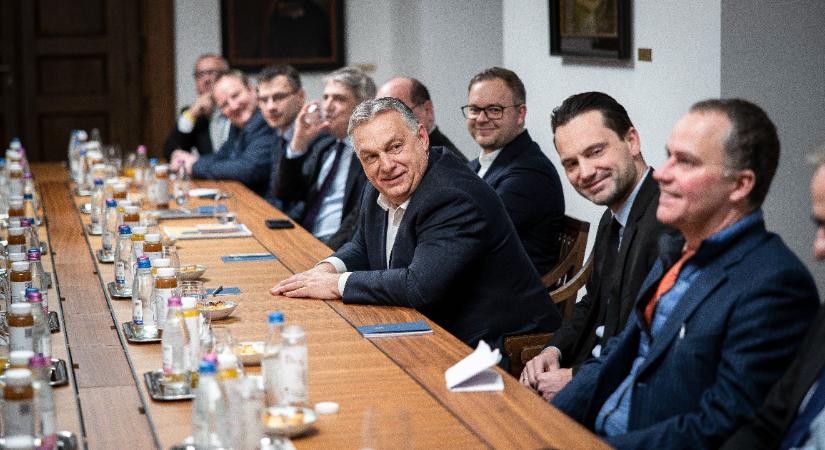 Hogyan lett egy baráti Orbán-beszélgetésből ribancarcúzásba torkolló nemzetközi vihar?