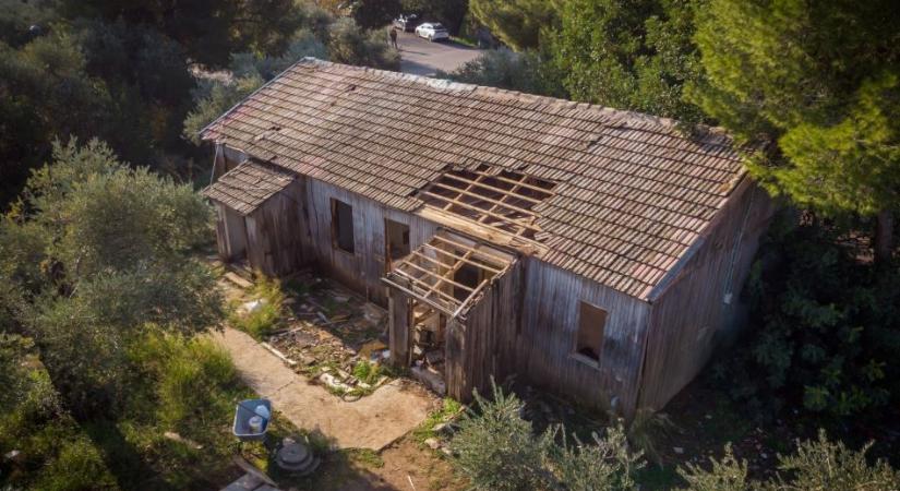 Megkezdődött a Skanzenben újraépítendő kibuc ház bontása az izraeli Parodban