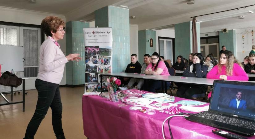 Nógrádi felnőtteknek és diákoknak hirdették a méhnyakrák megelőzés fontosságát