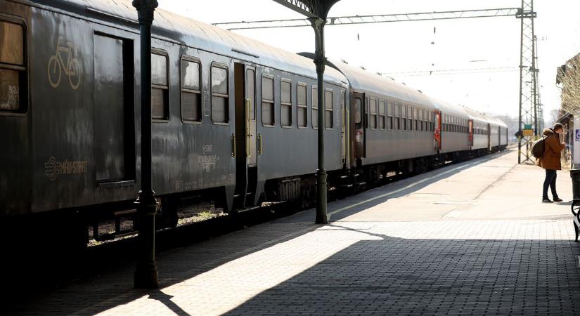 Késnek a vonatok a Budapest-Szeged vonalon