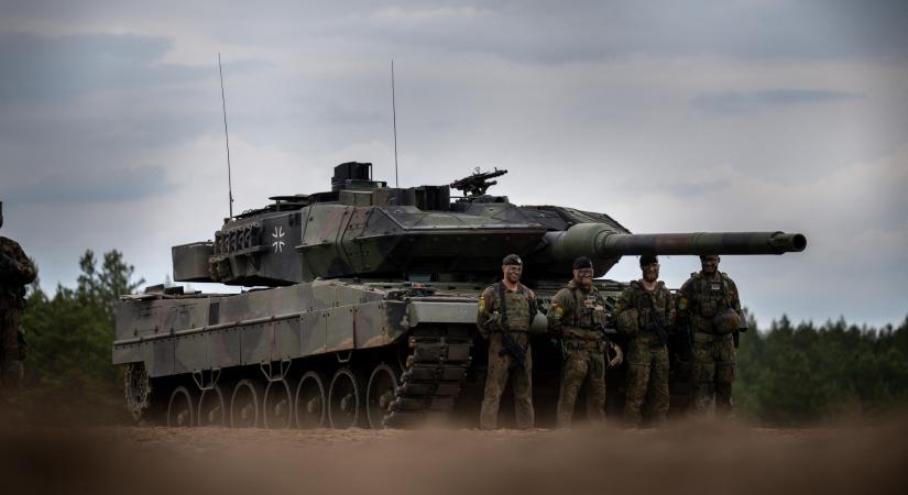 Ukrán külügyminiszter: Első körben 120-140 tankra számítunk nyugatról