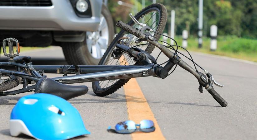 Elmaradt az elsőbbségadás: biciklist gázolt egy autó Martfűn
