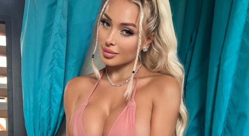 Online pornóval lepte meg rajongóit a gigamellű Playboy-modell, miután kedvenc csapata nyert - fotók