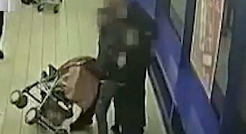 Videón, ahogy egy babakocsis anya alkoholt lopat a kiskorú rokonaival, majd balhézik az őrökkel