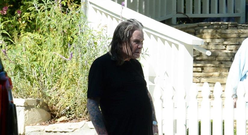 Szörnyen van Ozzy Osbourne: borzalmas állapotban kapták lencsevégre a turnéját lemondó rocksztárt - videó